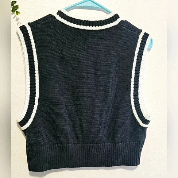 TNA Navy and White Cropped Knit Vest - Picture 2 of 11